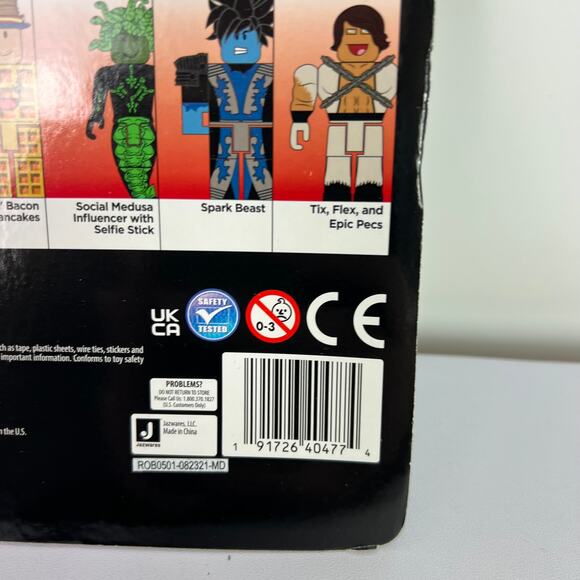 Roblox Avatar Shop Candy Avatar Toy Set Figure w/ Code! New & Sealed! - Picture 8 of 16